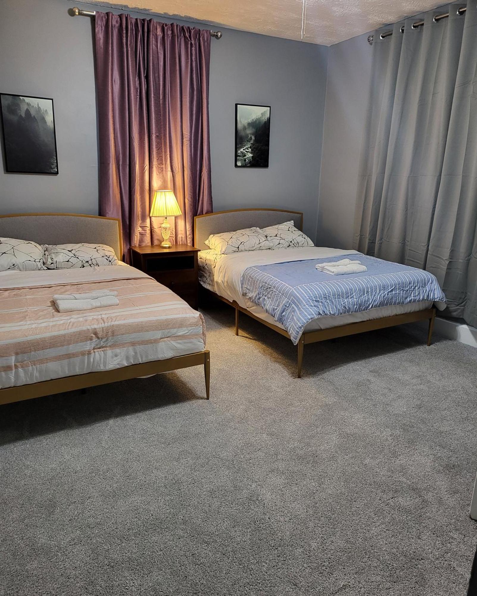 Guest Room With Two Double Beds In Columbus Oh, Airport Location Екстер'єр фото