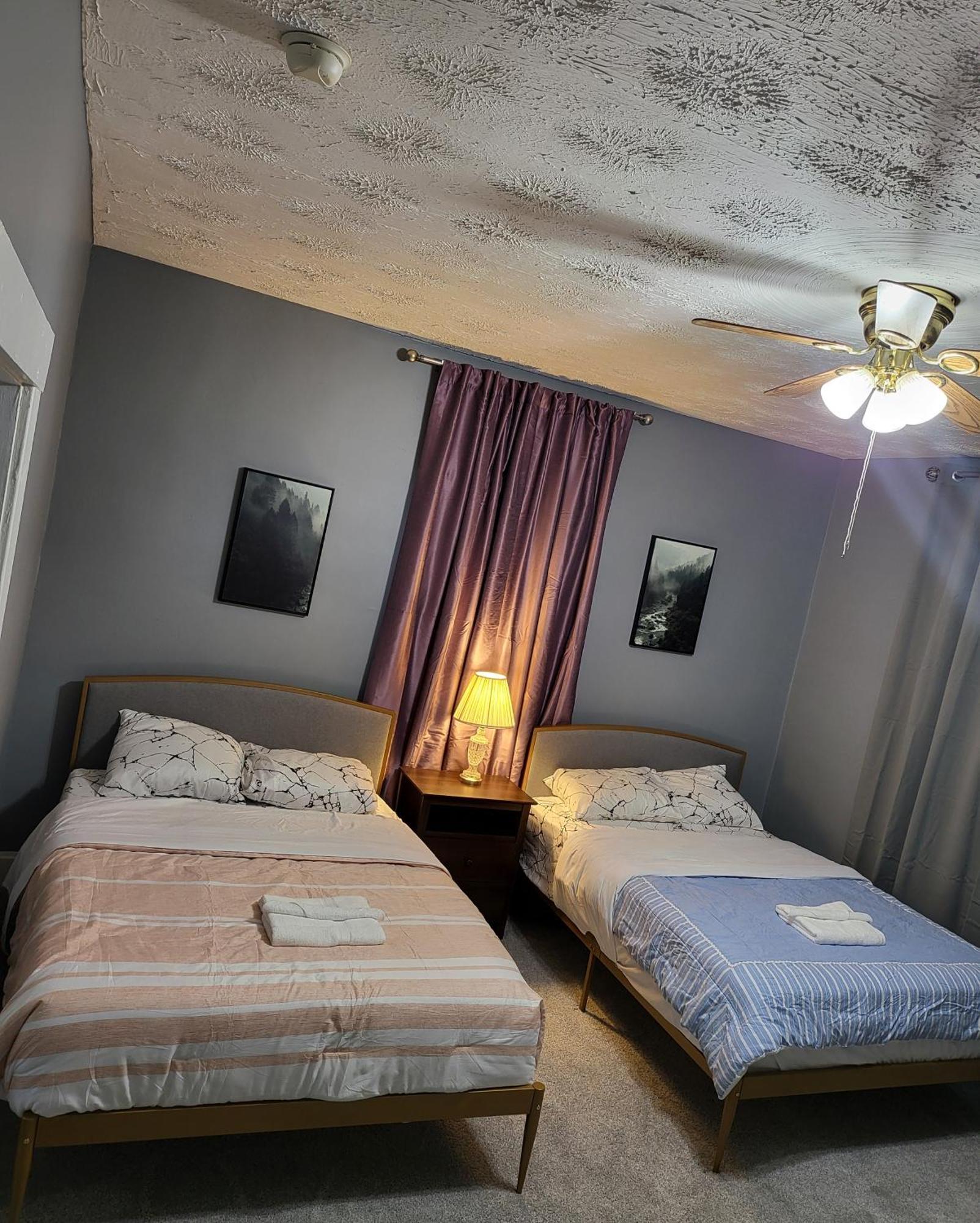 Guest Room With Two Double Beds In Columbus Oh, Airport Location Екстер'єр фото